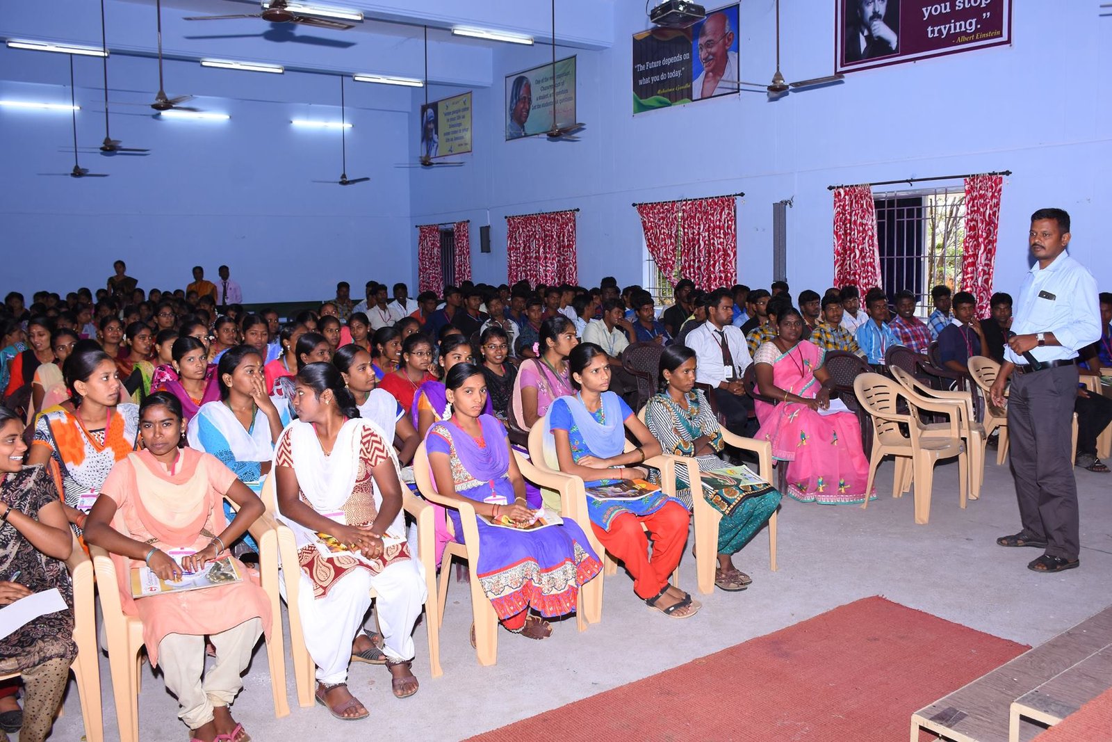 Special Lecture on “Topology in Real Numbers”.